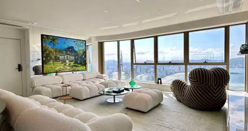 Apartamento andar alto com 4 suítes e 3 vagas de garagem em balneário camboriú