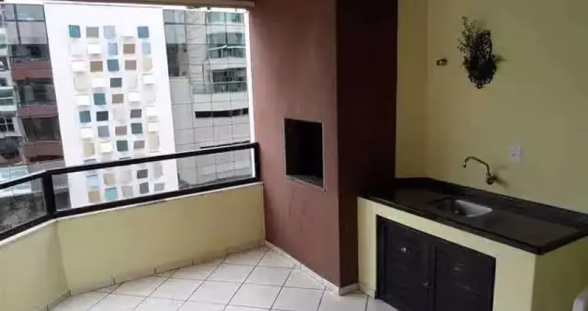 Apartamento com 3 dormitórios sendo 1 suíte e 1 vaga de garagem no centro de balneário camboriú