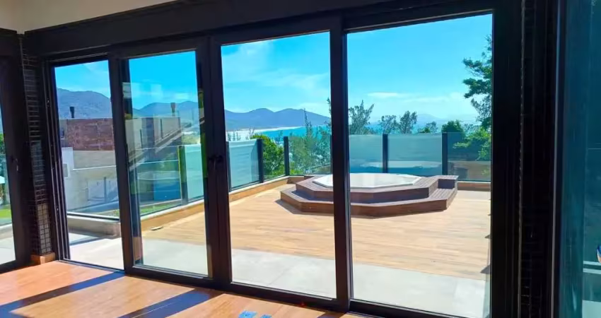 Casa em condomínio com 4 suítes, 2 vagas, 368 m² privativos no Morrinhos - Garopaba/SC