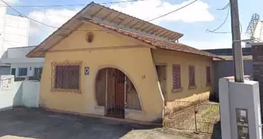 Terreno com casa em avenida comercial com Galpao anexo!! Em São Judas - Itajaí