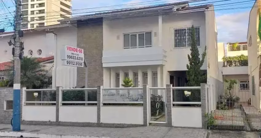 Casa configurada para escritório com 2 quartos e sendo 1 suíte e 1 vaga no centro de balneário camb.