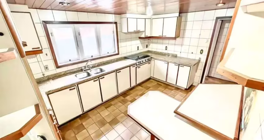 Casa com 5 Dormitórios, 4 vagas de garagem no Bairro Itoupava Norte - Blumenau