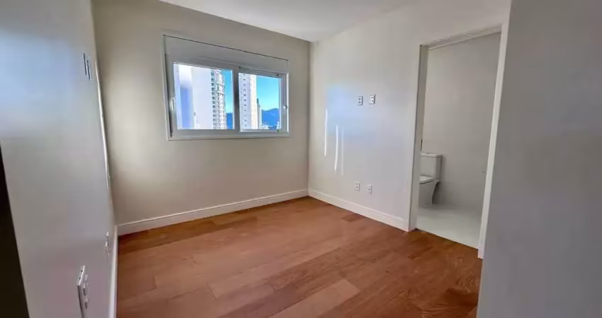 Apartamento com 3 Suítes e 3 Vagas de garagem, Lazer Completo,  vista do Mar em Balneário Camboriú
