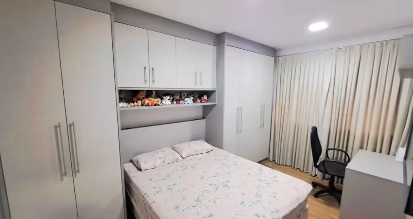 Ampla Casa com 3 dormitórios sendo 1 suíte e 2 vagas de garagem em Itajaí.