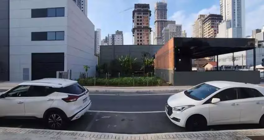 Terreno com 225 m no Centro de Balneário Camboriú