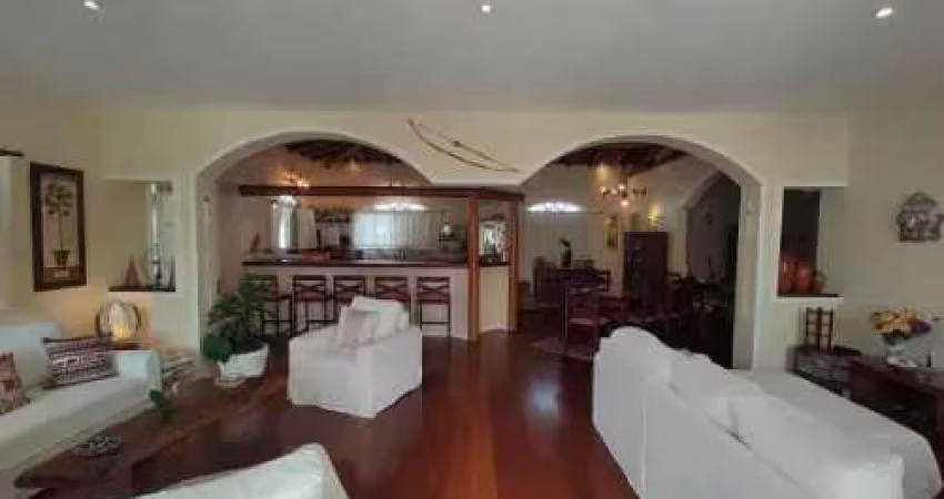 Casa Frente Mar com 4 suítes e 5 vagas de garagem no Centro em Santa Cruz Cabralia BA