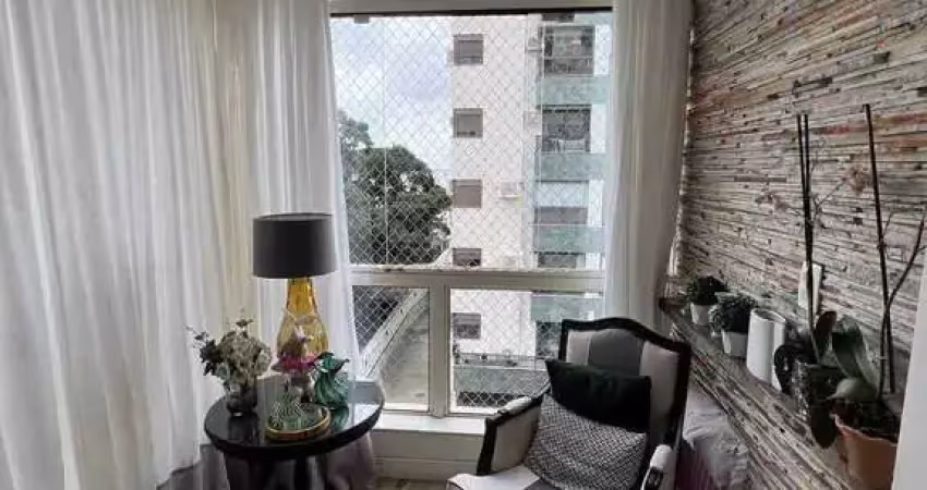 Apartamento com 3 dormitórios sendo 1 suíte e 2 vagas em Coqueiros - Florianópolis
