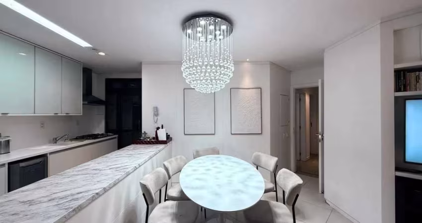 Apartamento com 4 dormitórios sendo 1 suíte, 3 vagas, Centro de Florianópolis/SC