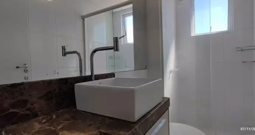 Apartamento mobiliado, com 2 dormitórios sendo 1 suíte, no bairro são joão em itajaí