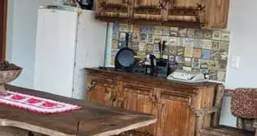 Casa com 5 dormitório sendo 2 suítes, piscina e 1 vaga de garagem no Jardim Cidade de Florianópolis