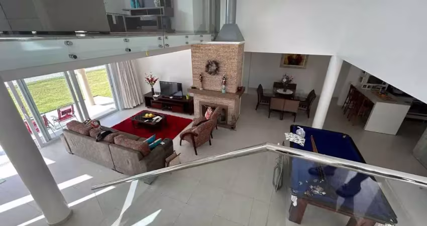 Casa Alto Padrão com 5 dormitórios sendo 4 suítes e 3 vagas no Centro de Garopaba/SC