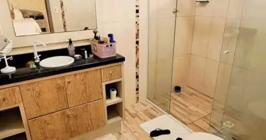Casa Tipo Sobrado com Edícula, 5 dormitórios sendo 1 suíte e 2 vagas no Cordeiros em Itajaí