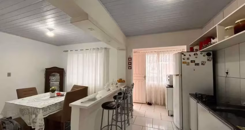 Casa com 100m de área construída mais 4 kitnets no Jardim Iate Club- Balneario Camboriú