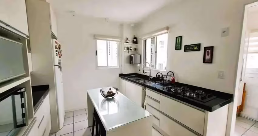 Apartamento mobiliado com 4 dormitórios sendo 1 suíte e 2 vagas de garagem em balneário camboriú