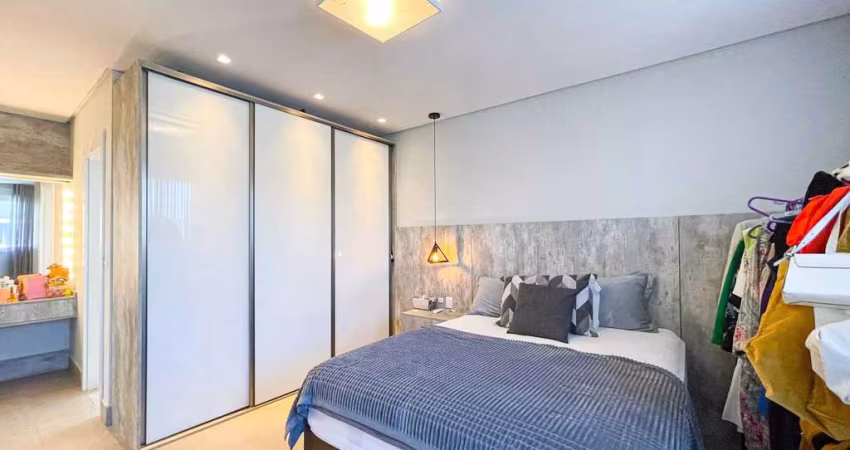 Casa com 550m² em condomínio, com 5 dormitórios sendo 3 suítes e 4 vagas no Centro de Camboriú