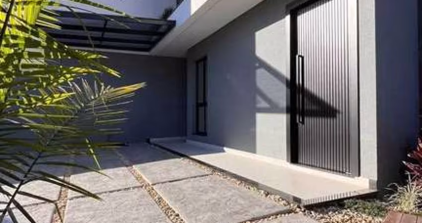 Sobrado Triplex com 4 suítes e 2 vagas de garagem em Camboriú