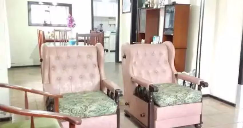 Casa com 2 suítes e 2 vagas de garagem no Bairro São João, Itajaí/SC