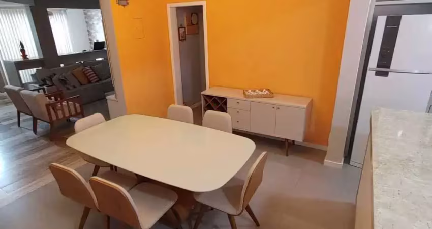 Casa de alto padrão com 04 dormitórios, Aprox. 250m da Praia de Armação do Itapocoróy, Penha/SC.