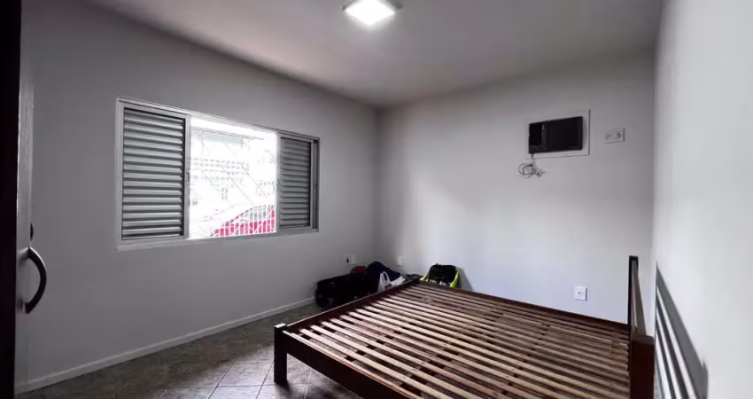 Casa semi mobiliada com 4 dormitórios sendo 1 suíte e 4 vagas no Bairro Nações - Balneário Camboriú