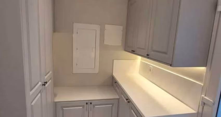 Luxuosa casa com 5 suítes, 6 vagas de garagem em condomínio em Camboriú