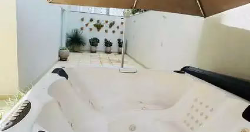 Apartamento com 3 dormitórios sendo 1 suíte, 2 vagas de garagem no centro de balneário camboriú
