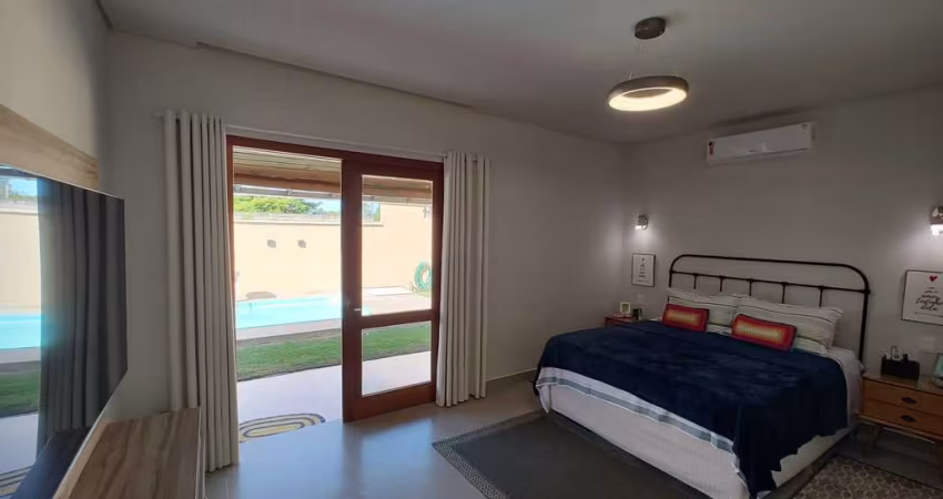 Casa em condomínio com 3 dormitórios sendo 2 suítes a 7 min da praia e Porto Seguro, Bahia.