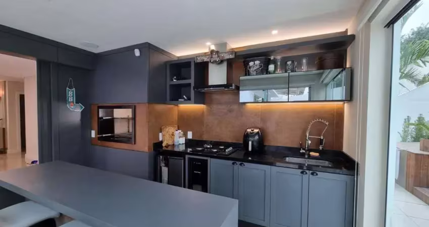 Linda Casa Alto Padrão de 460m2 à Venda, 4 Suítes, Bairro Pedra Branca em Palhoça, SC.