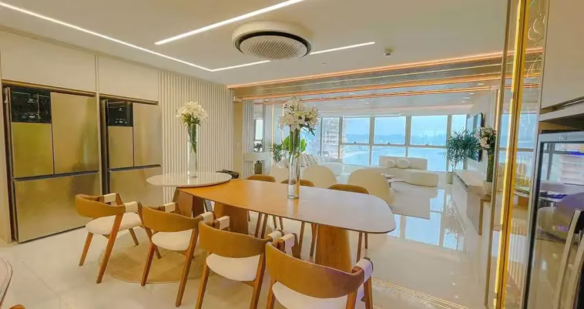 Apartamento com decoração impecável!  4 suítes e 3 vagas no Centro de Balneário Camboriú