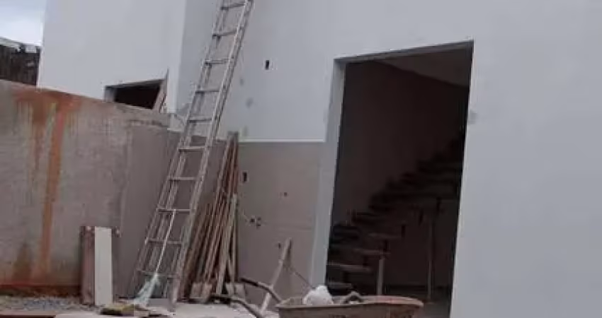 Sobrado à Venda 100m2, 03 Dormitórios (1 Suíte), 02Vagas Garagem, Ipiranga, São José, SC