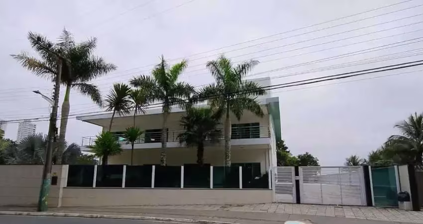 Casa com 5 dormitórios sendo 2 suítes e 5 vagas de garagem no Bairro Cabeçudas em Itajaí