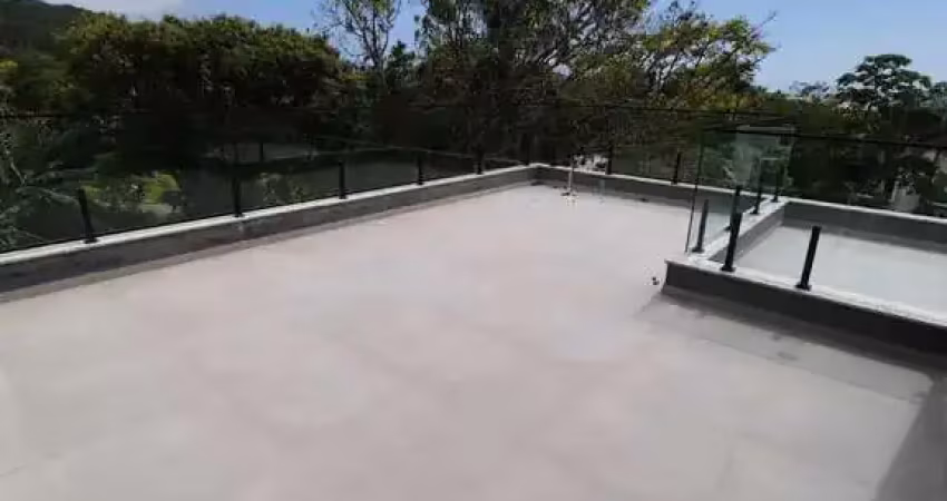 Casa em condomínio com 3 suítes e 2 vagas de garagem no bairro Taquara em Balneário Camboriú
