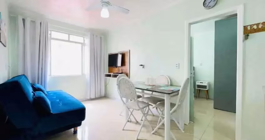 Apartamento mobiliado com 1 suíte e 1 vaga de garagem a 280m da Praia na Barra Norte