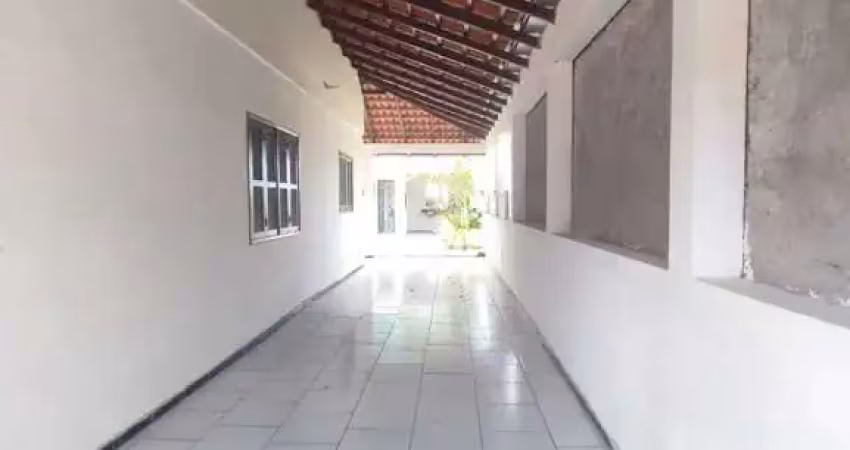 Casa com 2 dormitórios, 3 vagas de garagem no bairro Santa Clara em Itapoá