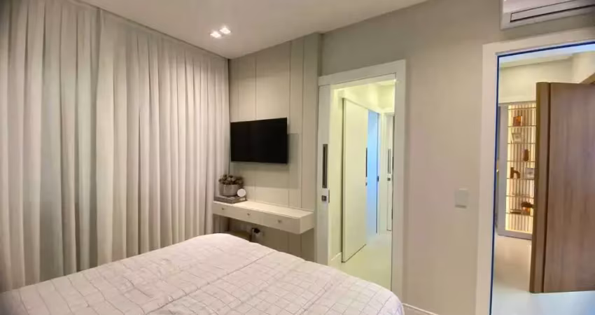 Casa mobiliada com 4 dormitórios sendo 2 suítes e 4 vagas de garagem em Camboriú