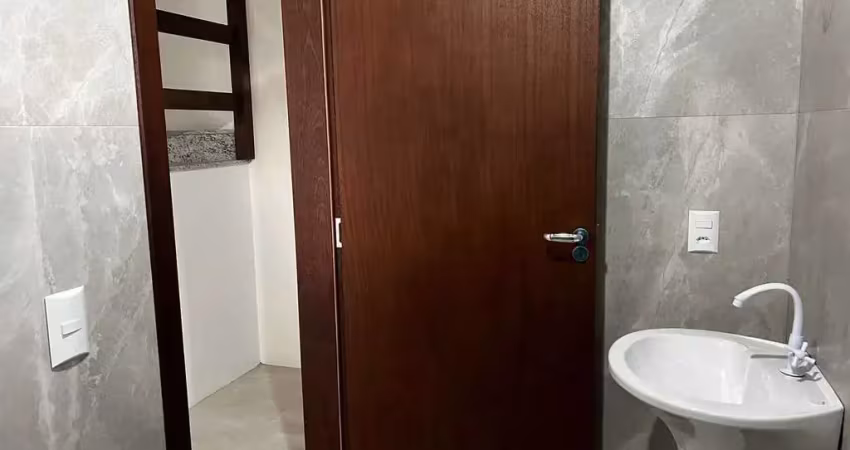 Sobrado com 3 dormitórios sendo 2 suítes e 1 vaga no Bairro Areias da Palhocinha em Garopaba