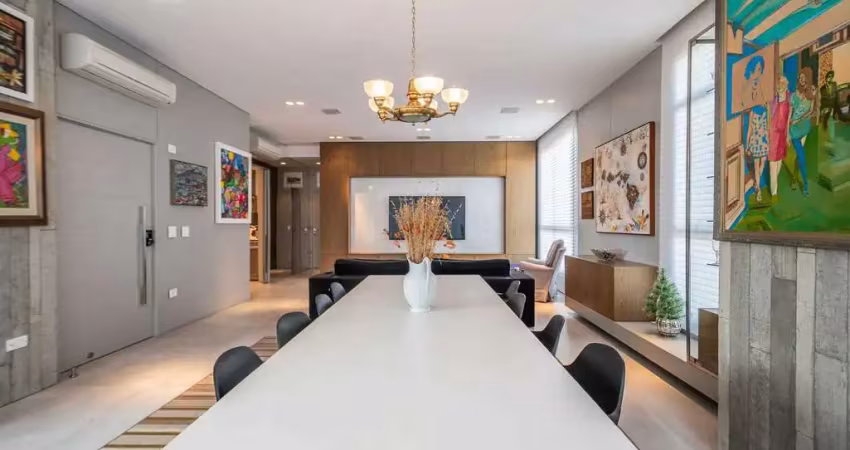 Apartamento mobiliado com 3 suítes e 3 vagas de garagem na Praia Brava