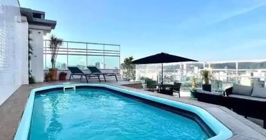 Ampla Cobertura Duplex com 3 suítes e 5 vagas de garagem no Centro de Brusque