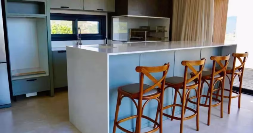 Casa com 4 suítes, 5 vagas de garagem e 330 m² privativos no Bairro Panorâmico - Garopaba/SC