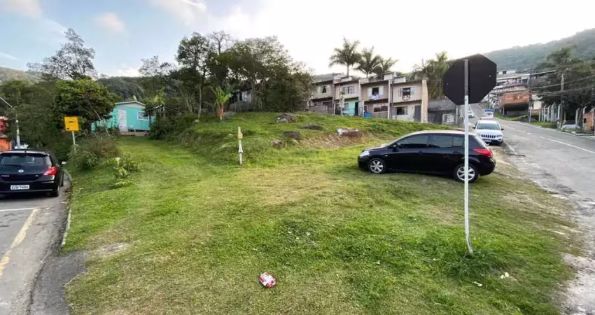Terreno com 419m2 no bairro das Nações em Balneário Camboriú
