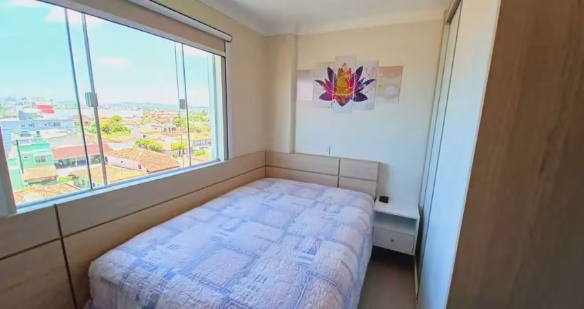 Apartamento mobiliado com 3 dormitórios e 1 vaga de garagem - frente mar em itajubá