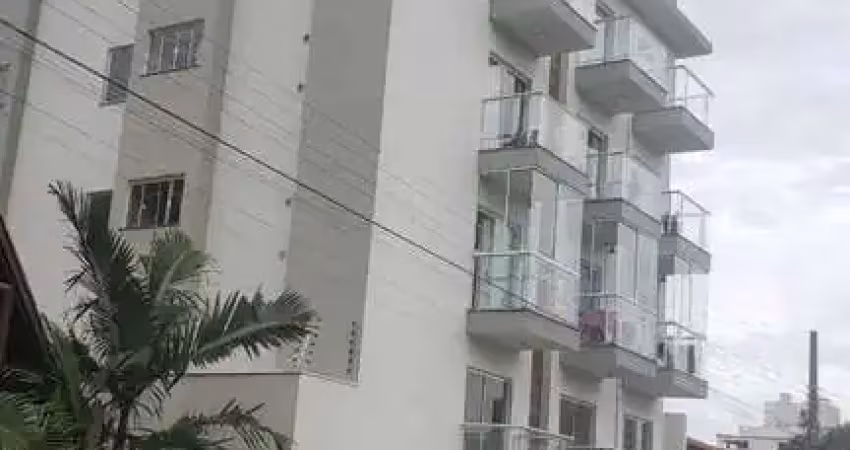 Apartamento à venda com 3 quartos sendo 1 suíte, aprox. 170m da Praia do Quilombo em Penha/SC.