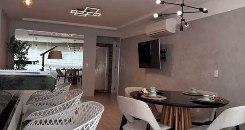 Apartamento mobiliado com 2 suítes e 2 vagas de garagem no Centro de Balneário Camboriú