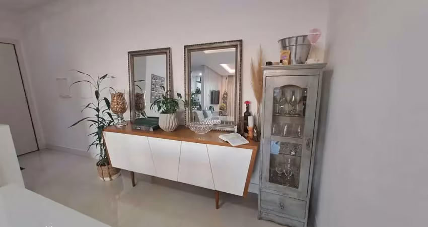 Apartamento 2 dormitórios sendo 1 suíte, 1 vaga de garagem no Centro  de Camboriú