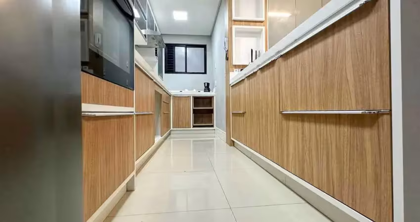 Apartamento com 02 Suítes e 02 Vagas Privativas na Praia dos Amores em Balneário Camboriú