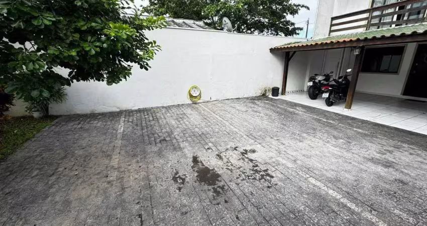 Terreno com 3 apartamentos alugados - ótima oportunidade para investimento!! Em Itajaí