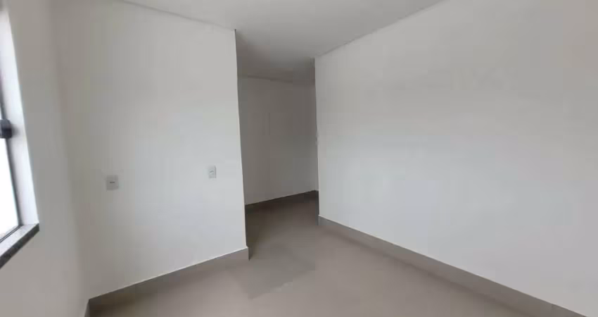 Sobrado com 2 suítes e 1 vaga de garagem no bairro Espinheiros em Itajaí/SC