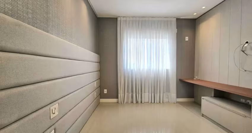 Apartamento com 3 suítes e 3 vagas de garagem no centro de balneário camboriú