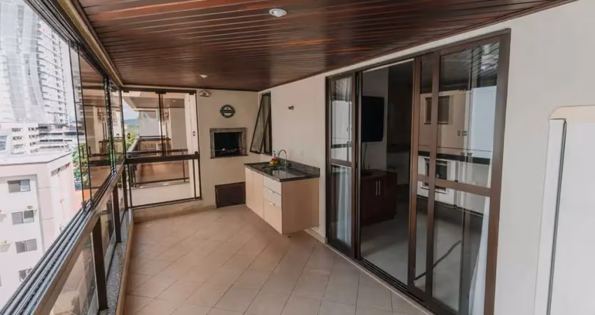 Apartamento mobiliado de 2 dormitórios sendo 1 suíte na quadra mar próximo ao novo píer 'o porto'