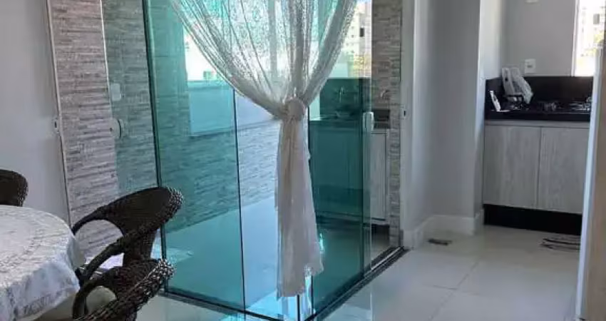 Apartamento mobiliado com 2 dormitórios sendo 1 suíte e 1 vaga de garagem em perequê -porto belo