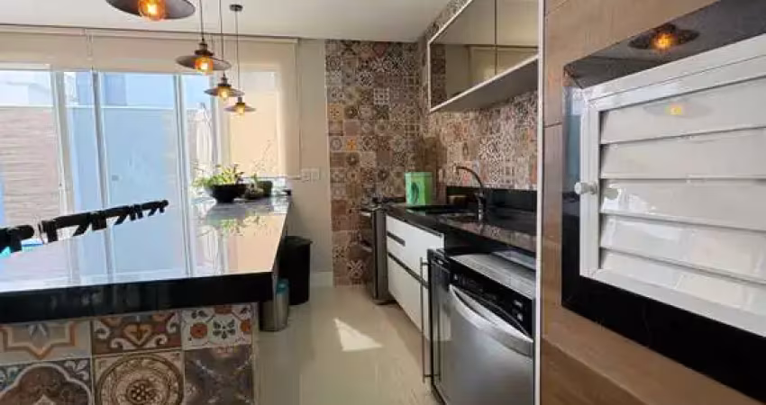 Casa mobiliada no condomínio caledônia com 4 suítes e 4 vagas de garagem em camboriú